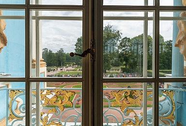 多元结局，无限可能。《美女，请别影响我学习》开创真人互动恋爱模拟新篇章